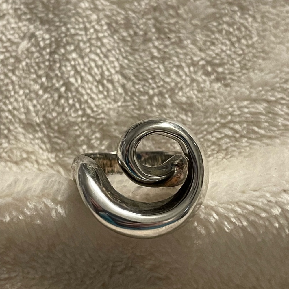 Sterling silver swirl ring. Contemporary. Size 7.5-8